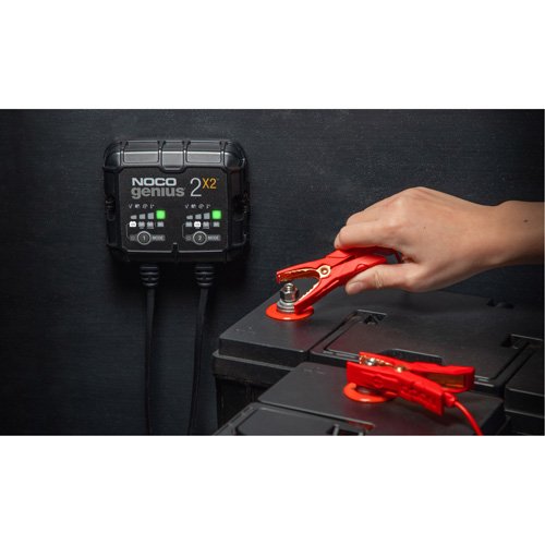 FLU524 - Genius® 2X2™ 2-Bank, 4-Amp Battery Charger