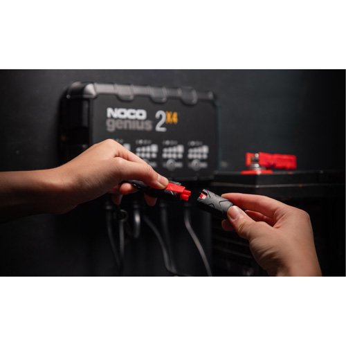 FLU525 - Genius® 2X4™ 4-Bank, 8-Amp Battery Charger