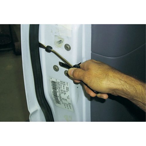 FLU658 - Plastic Fastener Remover