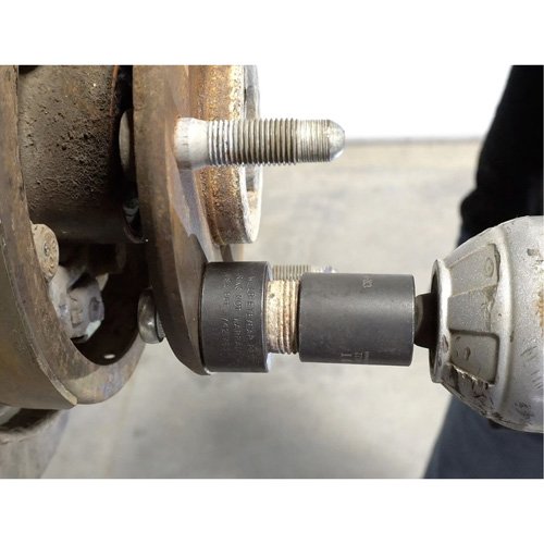 FLU677 - Wheel Stud Installer