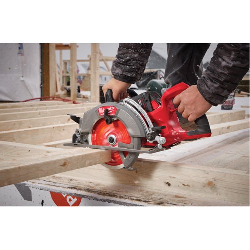 UAY675 - M18 Fuel™ Rear Handle Circular Saw - Tool Only