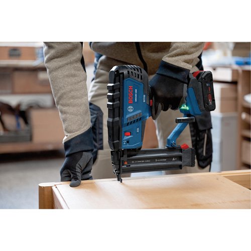 UAZ667 - Brushless 18-Gauge Brad Nailer (Tool Only)
