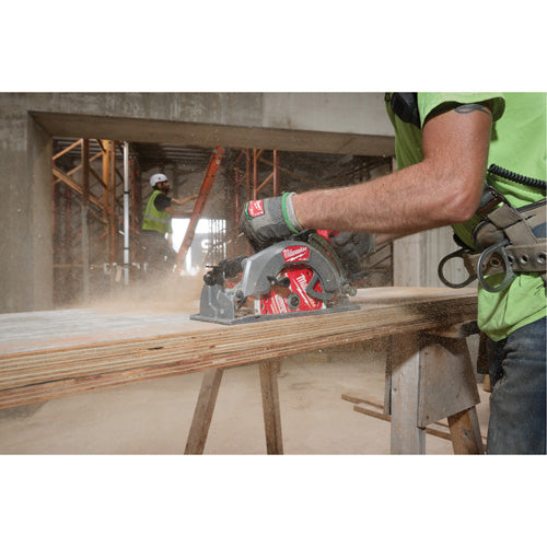 UBA463 - M18 FUEL™ Rear Handle Circular Saw with ONE-KEY ™ Kit