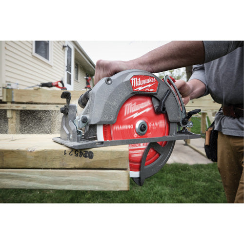 UBA679 - FUEL™ Rear Handle Circular Saw Kit
