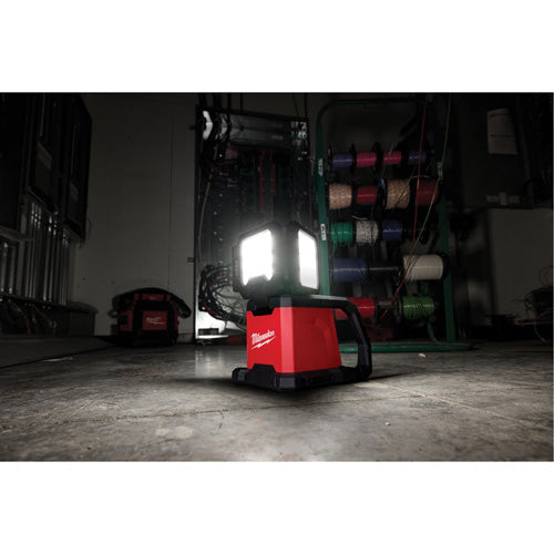 UBA697 - ROVER™ Dual Power Triple-Panel Flood & Area Light